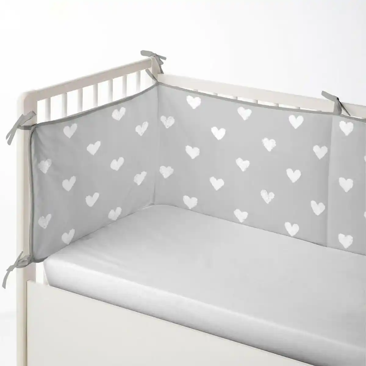 Protège lit Cool Kids Hearts (60 x 60 x 60 + 40 cm). SUPERDISCOUNT FRANCE