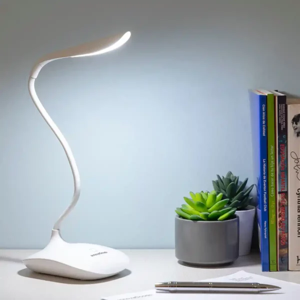 Lampe de table led tactile rechargeable lum2go innovagoods_6608. DIAYTAR SENEGAL - L'Art de Vivre en Couleurs et en Styles. Parcourez notre sélection et trouvez des articles qui reflètent votre personnalité et votre goût pour la vie.