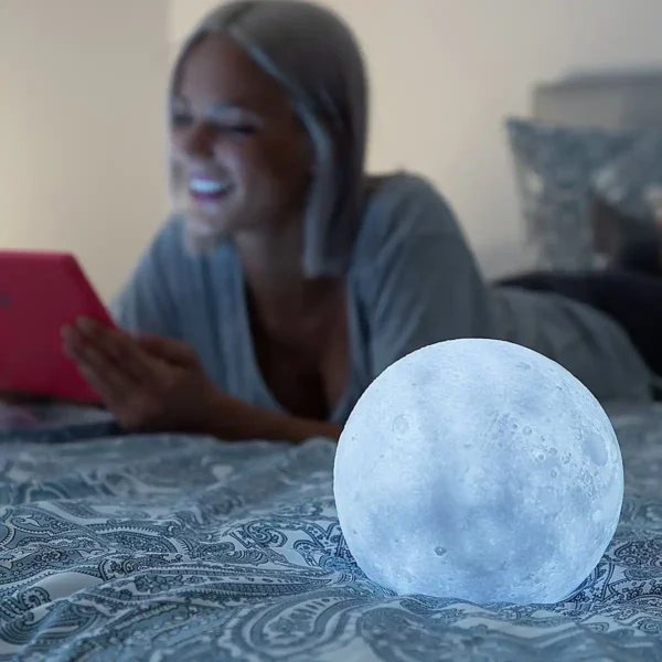 Lampe lune led rechargeable moondy innovagoods_8657. Bienvenue sur DIAYTAR SENEGAL - Où Chaque Produit a son Histoire. Découvrez notre sélection unique et choisissez des articles qui racontent la richesse culturelle et artistique du Sénégal.