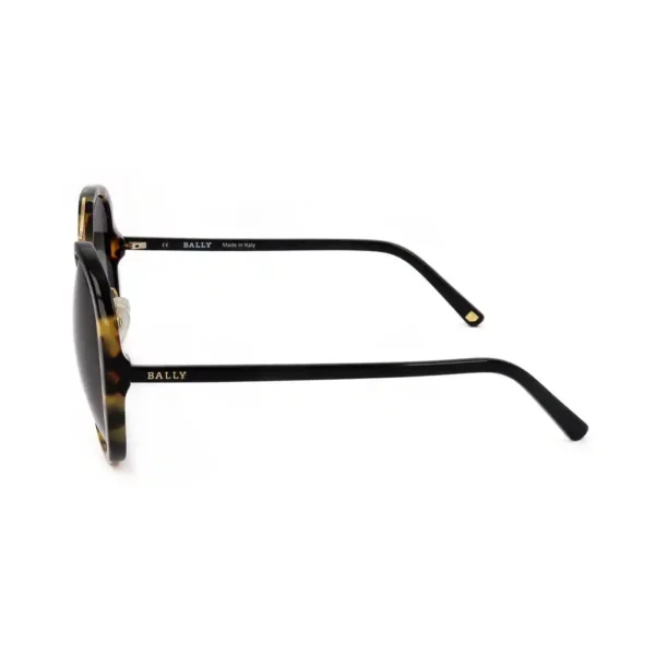 Lunettes de soleil femme bally by2063_1629. Bienvenue chez DIAYTAR SENEGAL - Là où les Désirs Prendent Vie. Explorez notre boutique en ligne et laissez-vous séduire par des articles qui font écho à vos aspirations et à votre style unique.