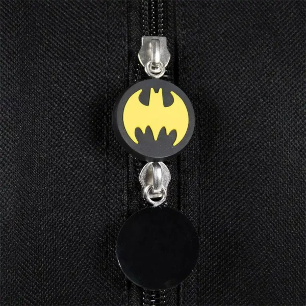 Cartable 3d batman jaune 9 x 30 x 30 cm _4991. DIAYTAR SENEGAL - Où Chaque Produit est une Histoire à Raconter. Découvrez notre sélection de produits qui vous permettent de créer votre propre récit à travers vos achats.