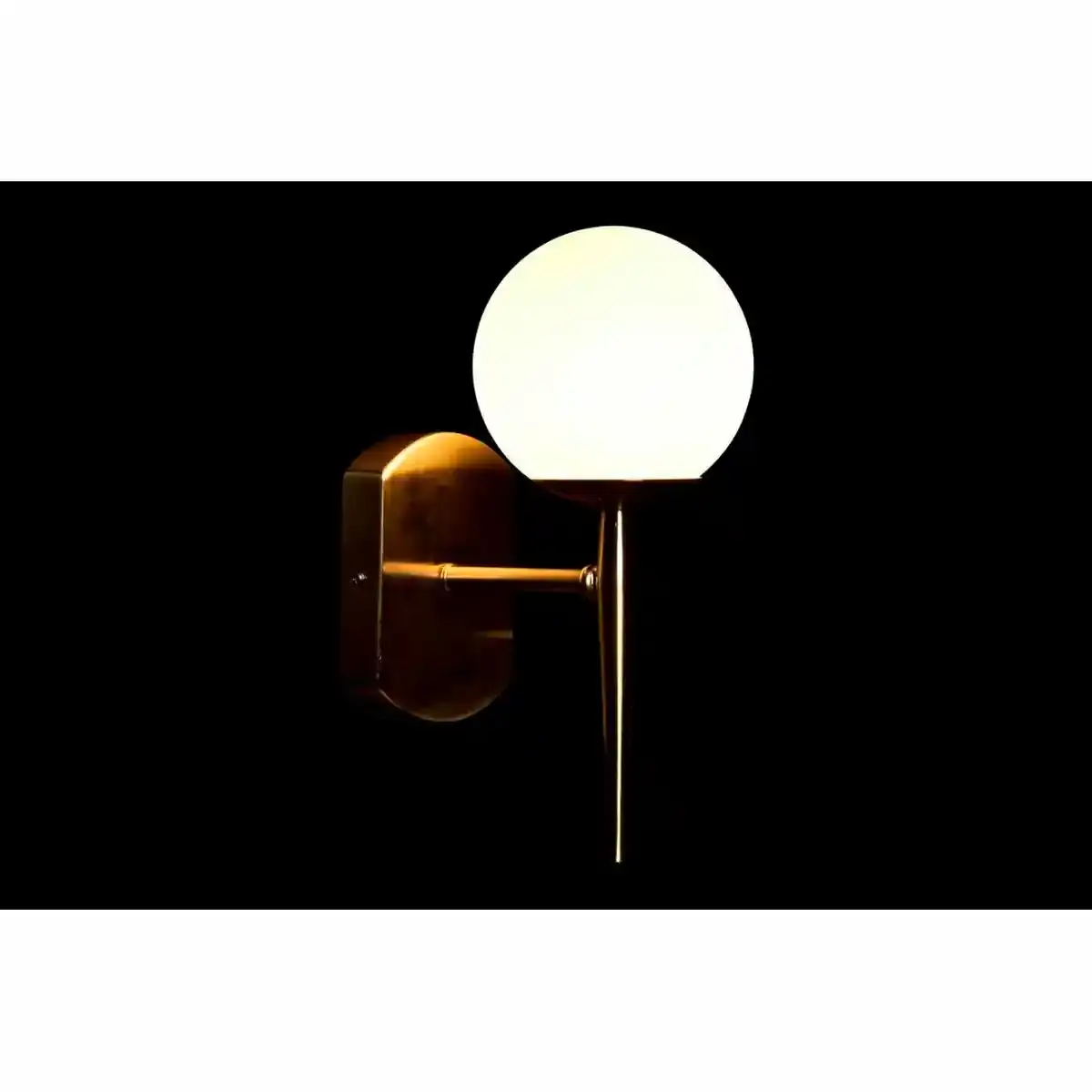 Applique dkd home decor cristal metal dore blanc 220 v 40_9599. DIAYTAR SENEGAL - Où Chaque Produit est une Histoire à Raconter. Découvrez notre sélection de produits qui vous permettent de créer votre propre récit à travers vos achats.