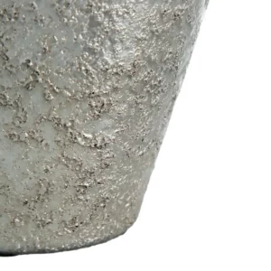 Vase ceramique argent 23 x 23 x 40 cm_7223. Découvrez DIAYTAR SENEGAL - Où l'Élégance Rencontre la Variété. Parcourez notre collection et trouvez des trésors cachés qui ajoutent une touche de sophistication à votre vie quotidienne.