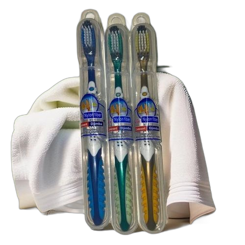 Nb lot de 4 brosse à dents avec etuie pour adultes. Diaytar : Parce que bien acheter, c'est économiser