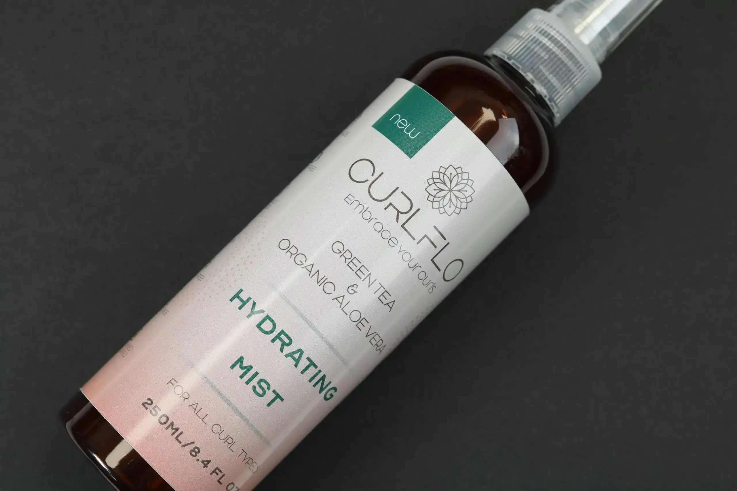 Curl flo aloe the vert brume hydratante 8oz_6726. DIAYTAR SENEGAL - Votre Escale Shopping incontournable. Explorez notre boutique en ligne et dénichez des trésors qui reflètent la richesse culturelle et la modernité du Sénégal.