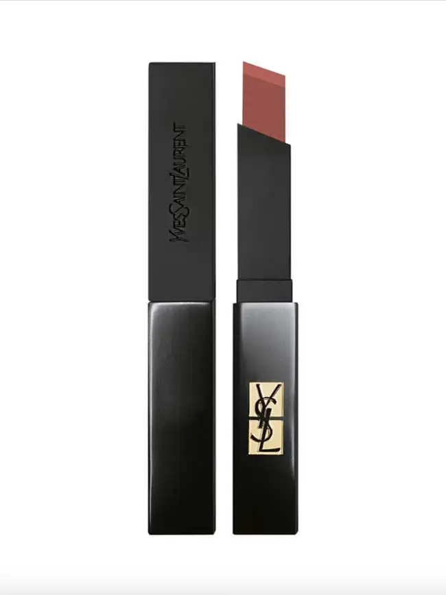 Ysl rouge pur couture the slim velvet radical_1627. DIAYTAR SENEGAL - Où l'Élégance se Mêle à l'Authenticité. Naviguez à travers notre boutique en ligne et choisissez des produits qui incarnent le style et la tradition du Sénégal.