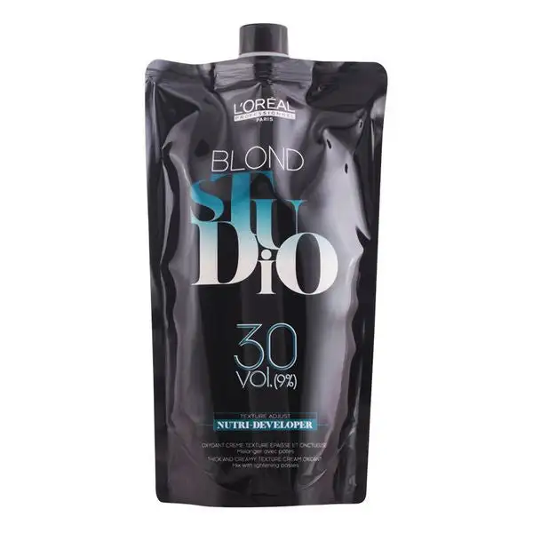 Hair oxidizer blond studio 30 vol loreal expert professionnel 1000 g_5331. Bienvenue chez DIAYTAR SENEGAL - Où Chaque Objet a sa Propre Histoire. Découvrez notre sélection soigneusement choisie et choisissez des produits qui racontent le patrimoine sénégalais.