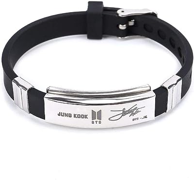 Bracelet unisexe avec un pendentif en silicone plaqué argent avec la signature de jungkook du bts. DIAYTAR SENEGAL, votre carrefour en ligne pour des affaires incroyables ! Préparez-vous à être émerveillé par notre vaste gamme de produits discount, allant de l'équipement domestique à l'électroménager, en passant par l'informatique, la mode tendance et les gadgets à prix réduits.