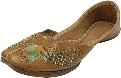 Punjabi jutti ethnique mujri jutti femme motif paon en cuir de créateur. Faites des économies considérables chez DIAYTAR SENEGAL, votre destination en ligne pour des produits discount. Notre boutique propose une large sélection d'articles pour la maison, l'électroménager, l'informatique, la mode et bien plus encore, avec des tarifs compétitifs et une satisfaction client garantie.