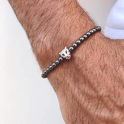 Un bracelet pour homme distinctif brodé de perles d'hématite motif tête. Maximisez votre budget chez DIAYTAR SENEGAL, votre destination en ligne pour des affaires imbattables. Nous vous offrons une gamme complète de produits discount, allant des articles de la maison à l'électroménager, de l'informatique à la mode. Faites des économies sans compromettre la qualité avec DIAYTAR SENEGAL !