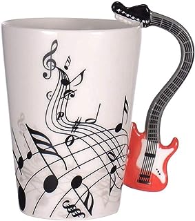 Tasse à motif d'échelle musicale en céramique avec poignée de guitare et de violon. DIAYTAR SENEGAL  - la source ultime de produits discount pour toutes vos envies. Parcourez notre gamme variée, allant de l'informatique à la mode et choisissez parmi une multitude de produits de qualité à des prix qui font sourire votre portefeuille.