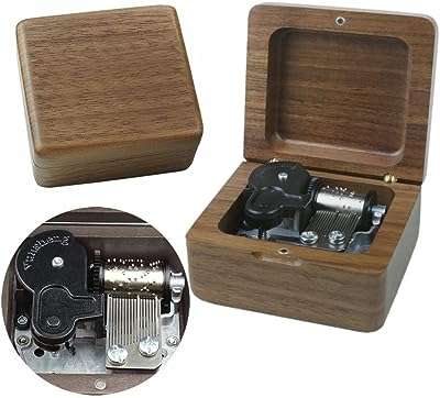 Boîte à musique cinezio en noyer style rétro mouvement en bois cadeau pour noël. Rencontrez les bonnes affaires chez DIAYTAR SENEGAL – votre destination en ligne pour des produits discount pour tous les aspects de votre vie. Découvrez notre sélection variée d'articles pour la maison, allant des appareils électroménagers indispensables aux éléments décoratifs élégants. Restez connecté avec notre gamme d'appareils informatiques à prix imbattables, et ravivez votre style avec des vêtements et accessoires tendance à petit prix. Faites des économies tout en obtenant la qualité que vous méritez !