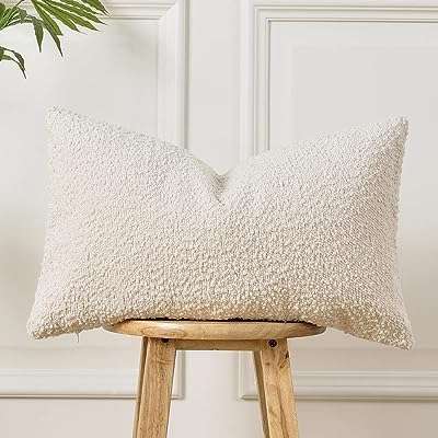 Sonkefore housse de coussin décorative 12" x 20" d'épaisseur luxueuse rectangulaire tissée pour lit. Faites-vous plaisir sans vous ruiner avec DIAYTAR SENEGAL, la boutique en ligne qui propose des produits discount pour tous les budgets. Venez découvrir notre sélection de produits pour la maison, l'électroménager, l'informatique et la mode, et profitez de remises exceptionnelles.