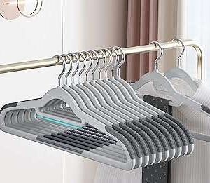 Cintres team cintres standard robustes en plastique pour costumes manteaux chemises. Get ready to save big on all your shopping needs at DIAYTAR SENEGAL . From home essentials to cutting-edge electronics, stylish fashion pieces, and trendy gadgets, our online store is filled with an extensive range of discounted products that cater to your every need while keeping your budget intact.