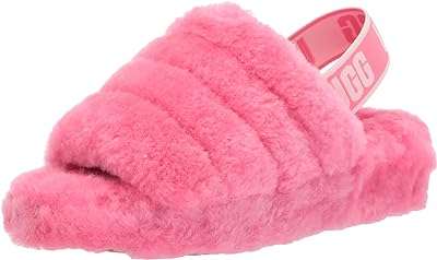 شبشب ugg fluff yeah slide pour femmes. DIAYTAR SENEGAL  est votre partenaire de confiance pour des achats en ligne à prix réduits. Explorez notre site pour trouver tout ce dont vous avez besoin, des appareils électroménagers de renom aux gadgets étonnants, et profitez de nos offres exclusives pour réaliser des économies incroyables.