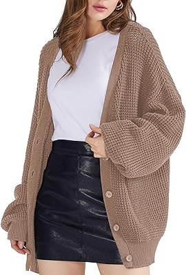 Cardigan boutonné à manches longues 100 % coton pour femme. DIAYTAR SENEGAL  - des réductions incroyables sur tous les produits dont vous avez besoin. Parcourez notre boutique en ligne pour découvrir des offres discount sur des centaines d'articles, allant de la mode aux appareils électroménagers dernier cri.