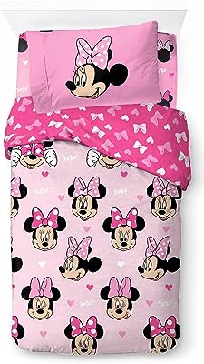 Parure de lit simple 3 pièces 100 % coton disney hearts et minnie. DIAYTAR SENEGAL  est le rendez-vous incontournable des chasseurs de bonnes affaires. Parcourez notre catalogue en ligne et trouvez tout ce dont vous avez besoin pour équiper votre maison, de l'électroménager à l'informatique en passant par les dernières tendances en matière de mode. Profitez de nos prix discounts pour réaliser de véritables économies.