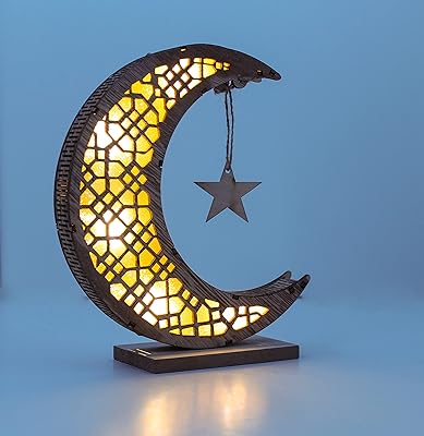 Lampe ramadan lumineuse en bois en forme de croissant de lune avec décorations d'étoiles suspendues. Découvrez DIAYTAR SENEGAL, votre destination en ligne pour des produits discount de qualité. Avec une vaste sélection d'articles pour la maison, l'électroménager, l'informatique et la mode, nous vous offrons la possibilité de réaliser des économies considérables tout en vous faisant plaisir.