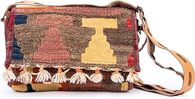 Sac à bandoulière kilim fait main avec cuir véritable portefeuilles kilim. Faites des économies sans sacrifier la qualité avec DIAYTAR SENEGAL . Parcourez notre assortiment exceptionnel comprenant des appareils électroménagers dernier cri, des articles de décoration pour votre maison, des gadgets high-tech incontournables et des vêtements à la pointe de la mode, le tout à des prix défiant toute concurrence.