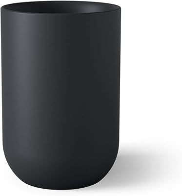 Umbra est un porte-gobelet et organisateur moderne de junip, idéal pour contenir