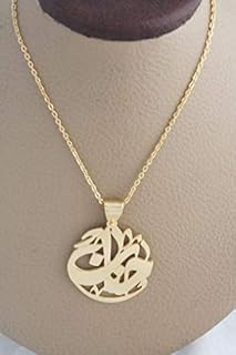Une chaîne avec un pendentif en forme du nom de hanan, circulaire, plaquée