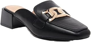Une chaussure ouverte avec une chaîne en métal uni et un talon large