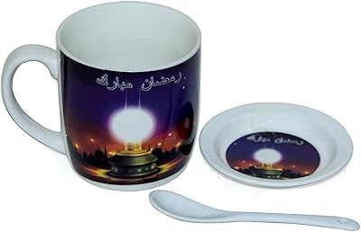 Un ensemble de 3 tasses à café, assiette et cuillère comme cadeau du
