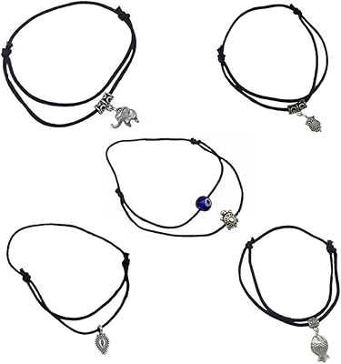 Un ensemble de 5 pièces de bracelets de cheville en argent oxydé