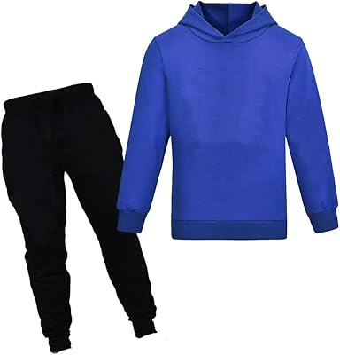 Un ensemble de vêtements pour garçons filles et enfants composé d'un