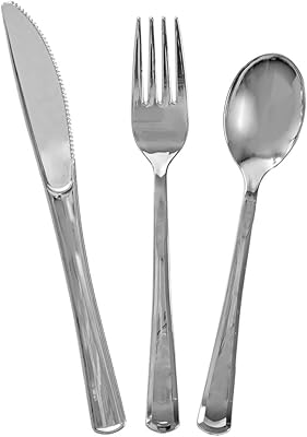 Un ensemble unique de couverts assortis de 18 pièces de couleur argent brillant