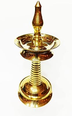 Lampe à huile traditionnelle en laiton nilavilakku pour puja festivals