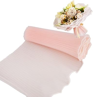 Bouquet de fleurs enveloppé dans du papier rose emballage transparent fournitures