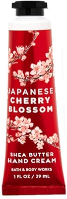 Crème pour les mains au beurre de karité bath body works au parfum de fleurs de cerisier japonais. Transformez votre façon de consommer avec Diaytar Sénégal