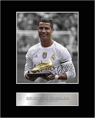 Photos distinctives portant la signature de cristiano ronaldo real madrid pictures. Diaytar : La révolution discount est en marche