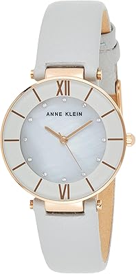 Une montre de luxe avec des cristaux ak/3272, attachée à un bracelet