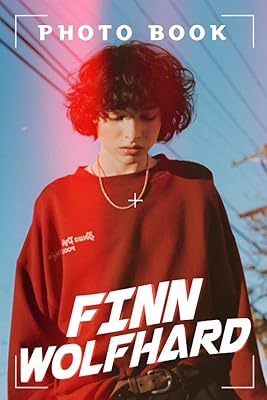 Livre photo de fịnn wọlfhạɾd : fantastiques photos haute résolution de célébrités masculines