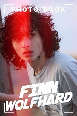 Livre photo de fịnn wọlfhạɾd : des photos attrayantes de célébrités masculines