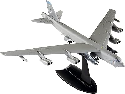 Modèle d'avion de bombardier stratégique à l'échelle 1: 200 b-52 modèle