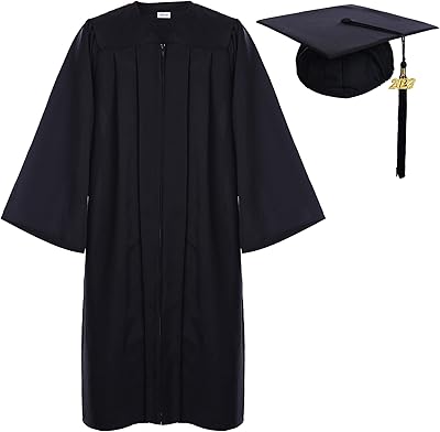 Robe de remise de diplôme avec ensemble chapeau et franges. Le discount haut de gamme, c'est possible avec Diaytar