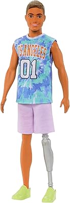 Poupée barbie ken fashionistas #212 avec jambe prothétique, portant une chemise los angeles