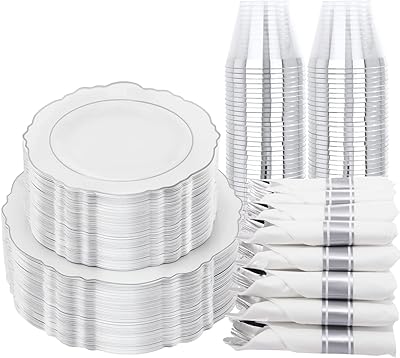 Assiettes et serviettes en plastique argenté préemballées avec ustensiles