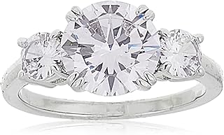 Une bague sertie de trois pierres transparentes de la collection karat métal