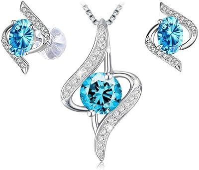 Un ensemble élégant composé d'un collier pendentif et de petites boucles d'oreilles