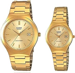 Un ensemble de montres unisexes de "casio" avec un bracelet en acier inoxydable