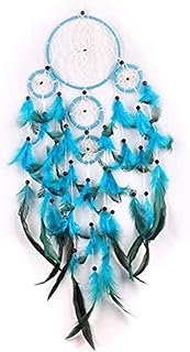 Un joli filet attrape-rêves indien fait main parsemé de perles à plumes bleues