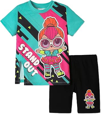 Un ensemble de vêtements d'été pour petites filles composé d'un t-shirt