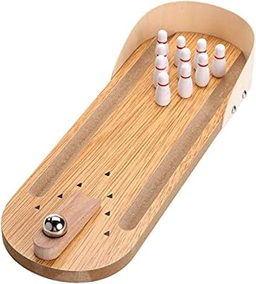 Un petit jeu de bowling de bureau en bois avec un design amusant