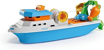 Bateau de pêche adriatique avec câble de remorquage et jouets pour la plage