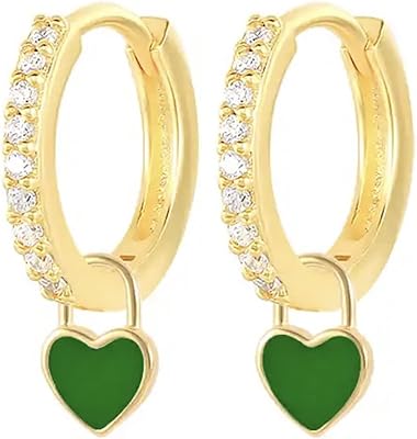 Boucles d'oreilles huggie hoop avec motif cœur vert rempli d'or 14 carats
