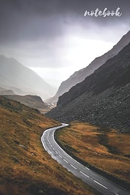 Cahier : route à travers les montagnes avec de belles vues.